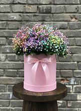 Цветочная композиция из Гипсофила и Розы в шляпной коробке в Гелдагане