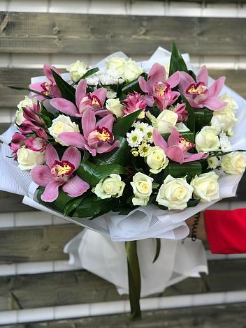 Букет цветов из: Розы и Хризантемы в Гелдагане