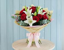 Букет цветов из:  Лилии и Розы в Гелдагане