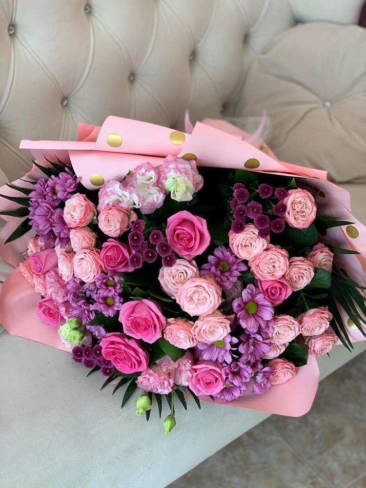 Букет цветов из: Хризантемы, Розы и Лизиантусы в Гелдагане