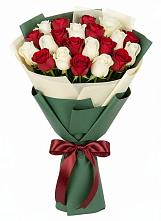 Букет Микс из красных и белых роз в Гелдагане