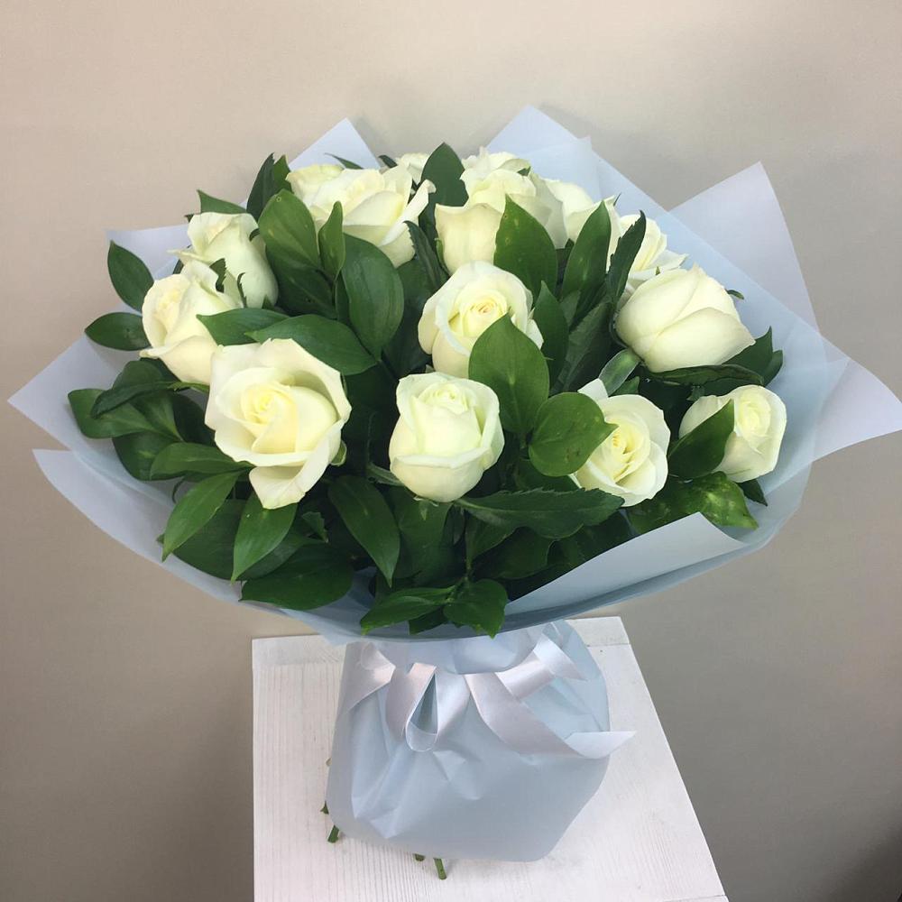 Букет 15 Белых роз Проуд в Гелдагане
