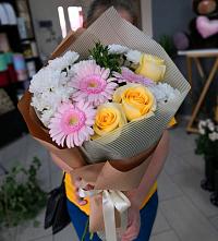 Букет цветов из:  Герберы, Розы и Хризантемы в Гелдагане