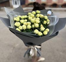 Букет Белые кустовые розы Солинеро в Гелдагане