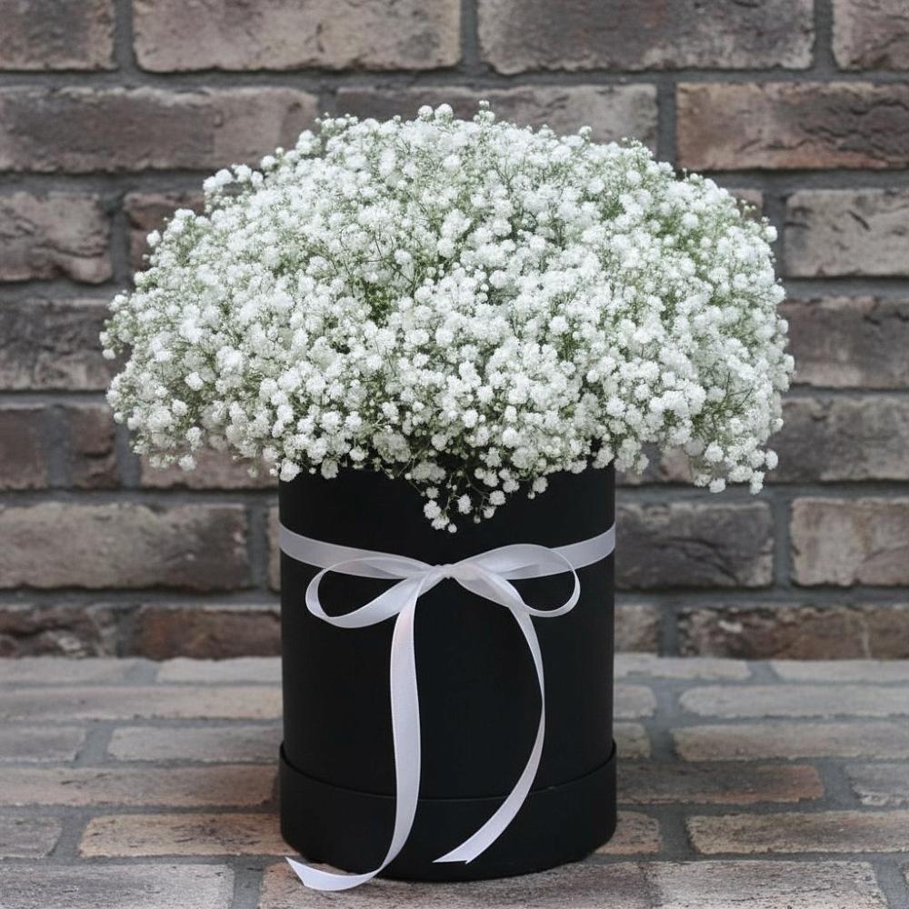 Цветочная композиция из Гипсофила в шляпной коробке в Гелдагане