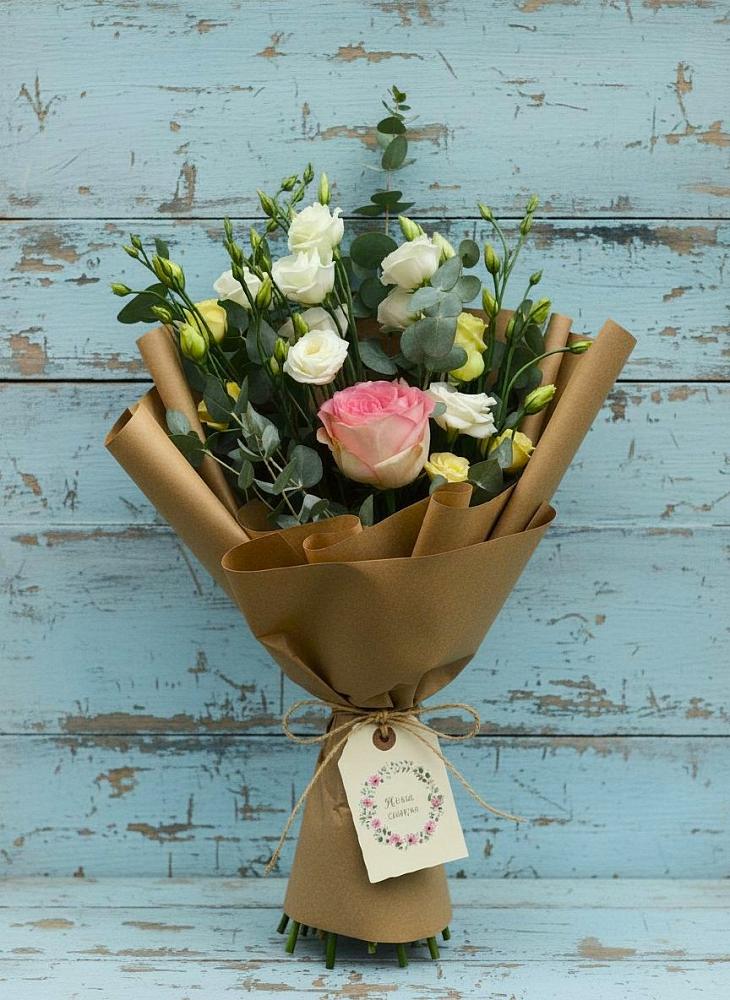 Букет цветов из: Розы и Лизиантусы в Гелдагане