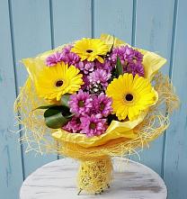 Букет цветов из:  Хризантемы и Герберы в Гелдагане