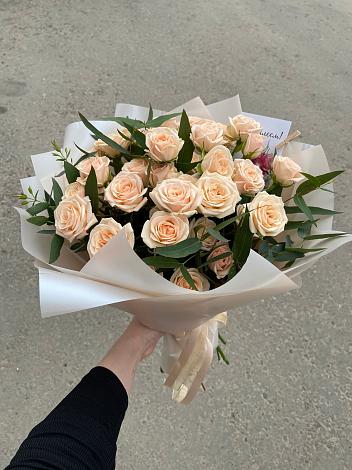 Букет Кремовые розы Латте в Гелдагане