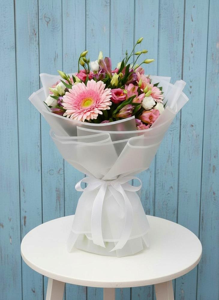 Букет цветов из: Герберы, Альстромерии и Лизиантусы в Гелдагане