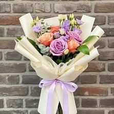 Букет цветов из:  Лизиантусы и Розы в Гелдагане