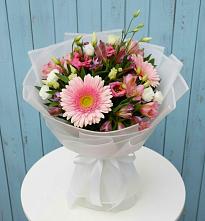 Букет цветов из:  Герберы, Альстромерии и Лизиантусы в Гелдагане