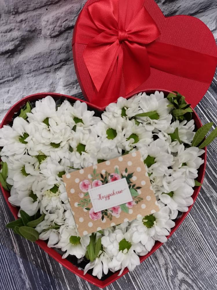 Цветочная композиция из Хризантемы в виде сердца в Гелдагане