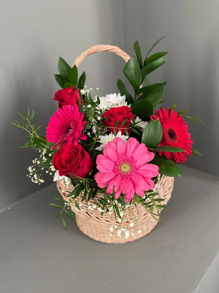 Цветочная композиция из Розы, Хризантемы и Герберы в корзине в Гелдагане