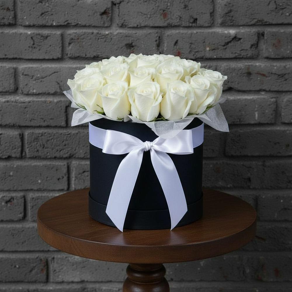 Цветочная композиция из Розы в шляпной коробке в Гелдагане