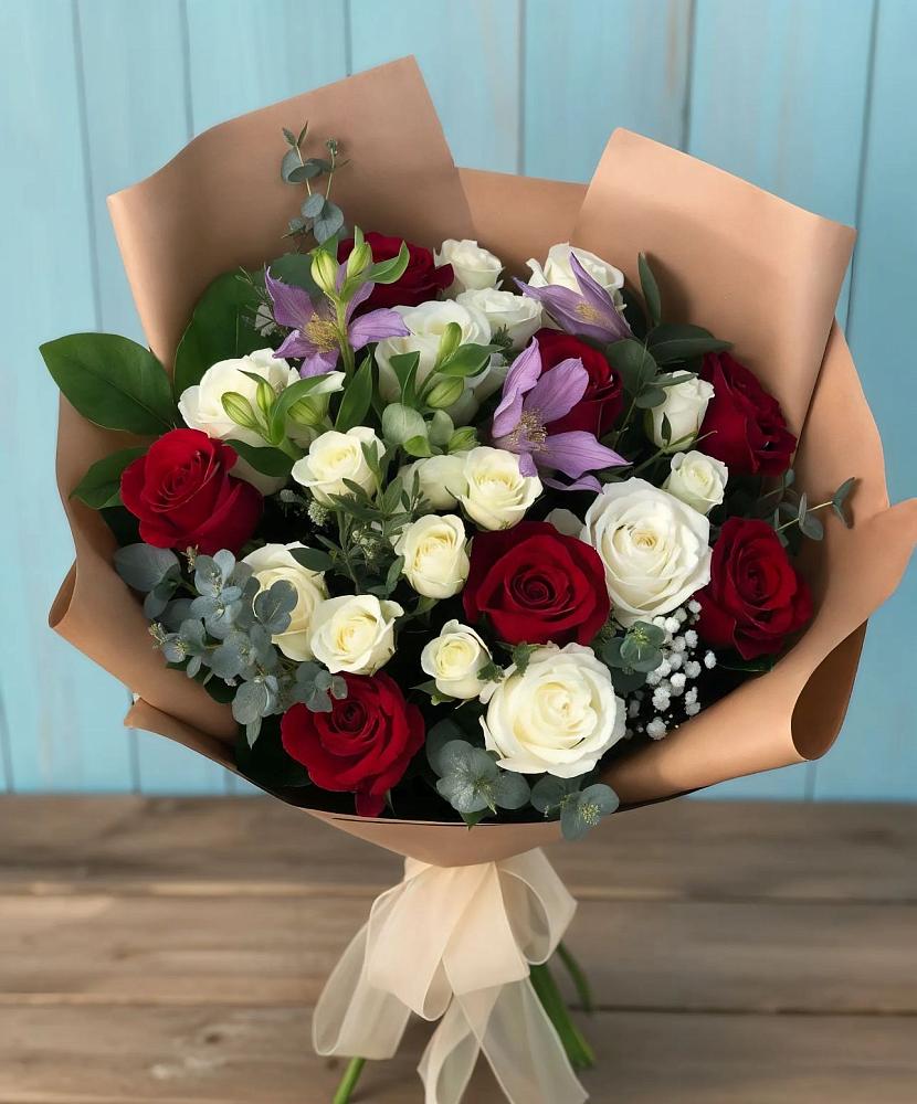 Букет цветов из: Розы и Альстромерии в Гелдагане