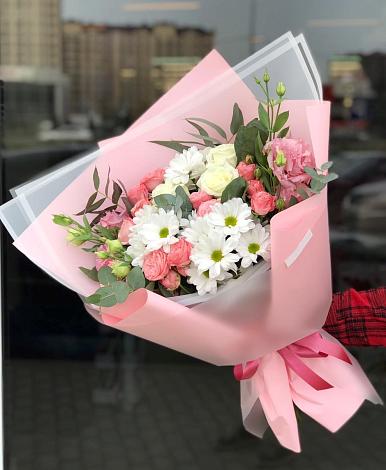 Букет цветов из: Розы, Лизиантусы и Хризантемы в Гелдагане