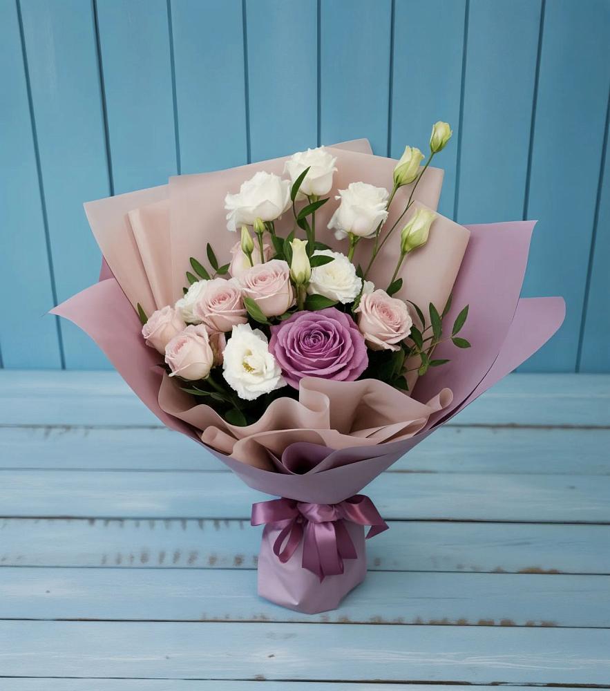 Букет цветов из: Розы и Лизиантусы в Гелдагане